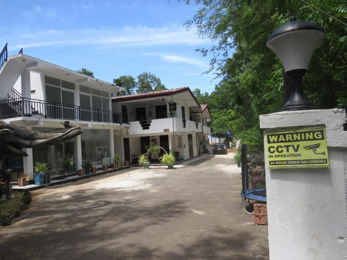 Thisara Pool Resort Kataragama&Yala-Kabiliththa Safari Bagian luar foto